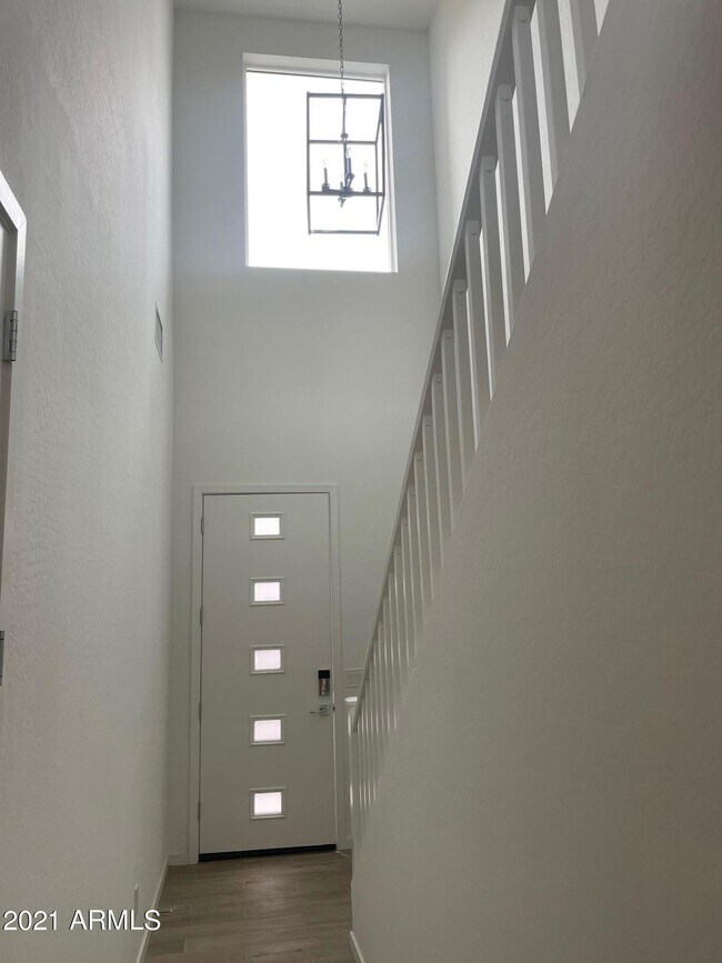 Building Photo - 901 S Smith Rd