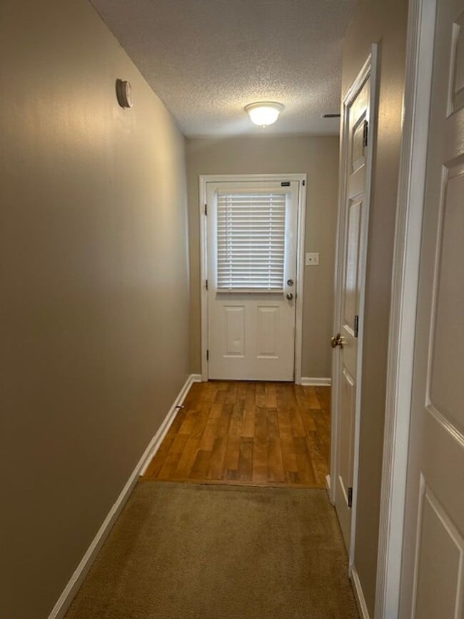 Building Photo - Powell - Move-in ready! 2 bedroom, 2 bath, 1-level, condo with a 1-car garage - Kenna Stephens (8...