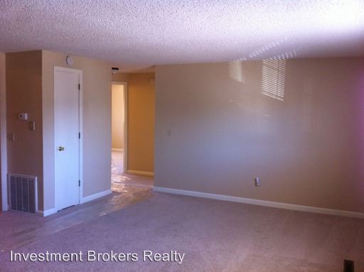 Building Photo - 900 Evergreen Ave