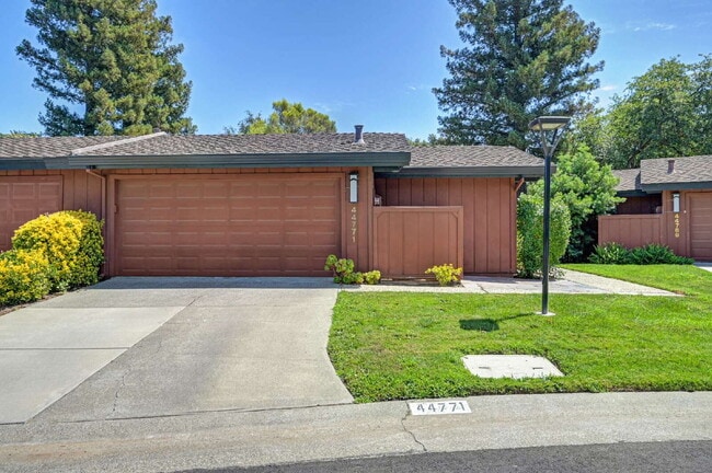 Photo - Fabulous condominium home on 6th Fairway of El Macero Country Club.