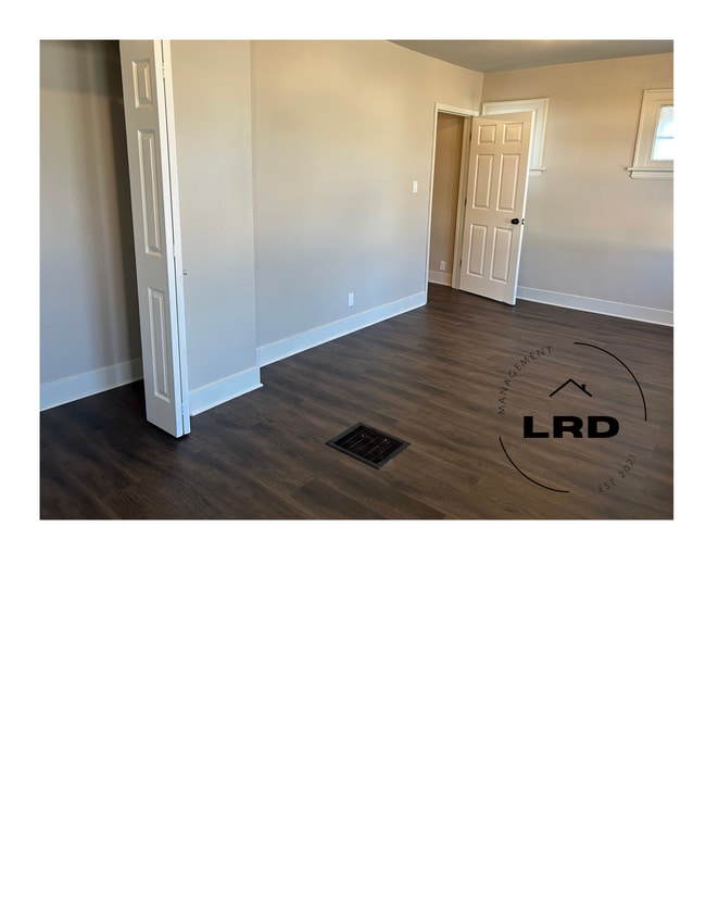 Building Photo - 251 W 115th St