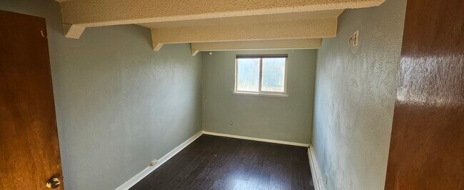 Foto del edificio - 4206 Loomis Ave