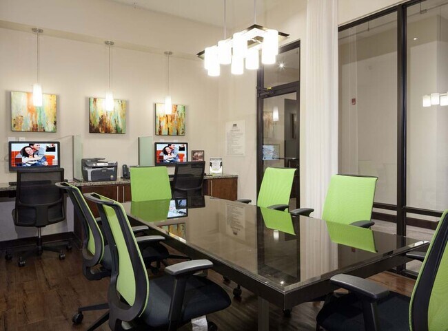 Foto del edificio - Well-Spaced, Affordable 2 BR Available For...