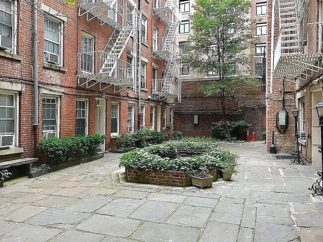 Foto del edificio - 220 Sullivan St
