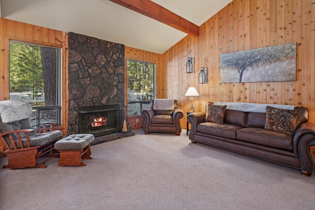 Building Photo - 17812 Mt Hood Ln