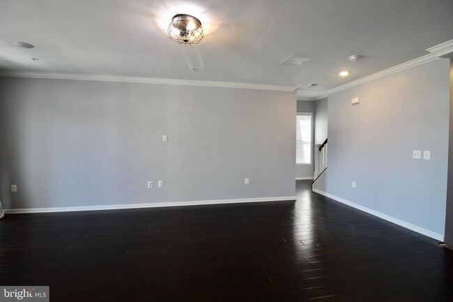 Building Photo - Updated Condo w/Garage - Loudoun Metro