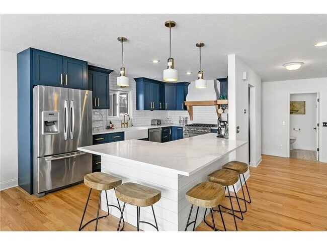 Foto del edificio - 1900 Shorewood Ln