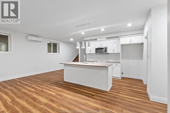 Building Photo - 162 McLellan Ave