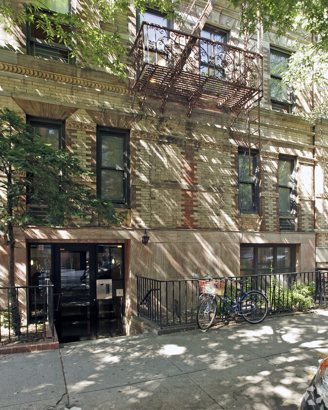 Primary Photo - 230 E 26th St