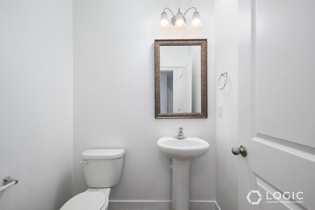 Building Photo - Beautiful Home in Prime Location!