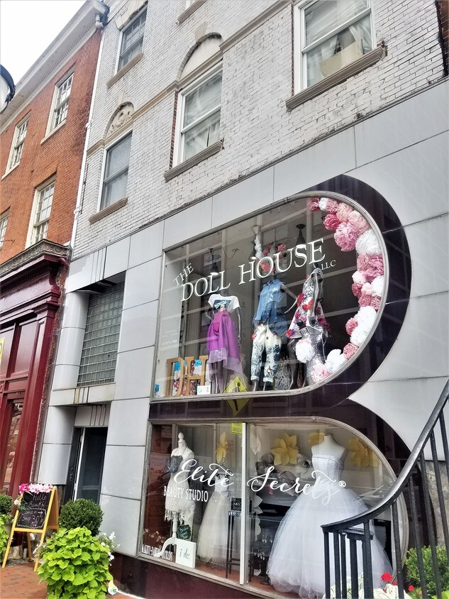 Primary Photo - 525 N Charles St