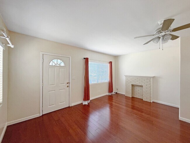 Foto del edificio - Spacious 2B/1BA Upgraded House w/ W/D, Lar...