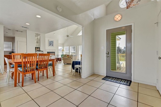 Building Photo - 4119 Vista Rd