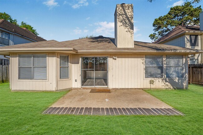 Foto del edificio - 16007 Lakestone Dr