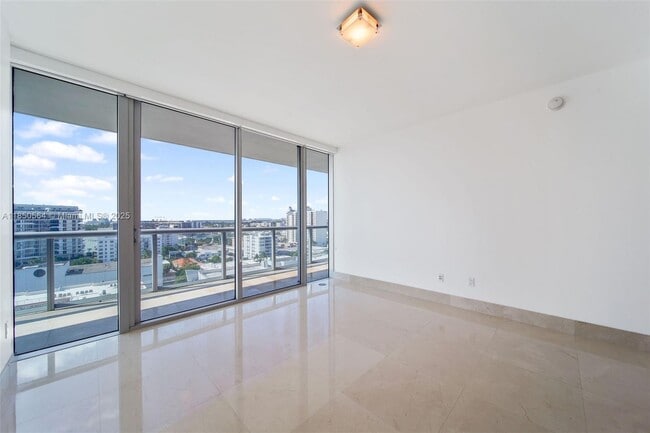 Foto del edificio - 6799 Collins Ave