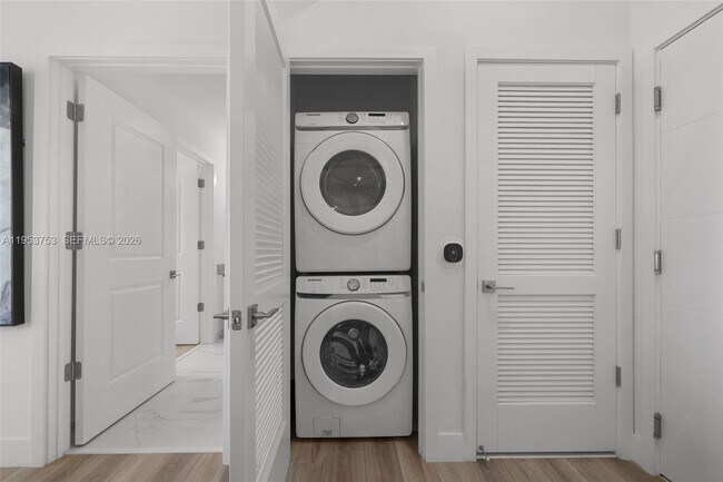 Foto del edificio - 101 Diplomat Pkwy