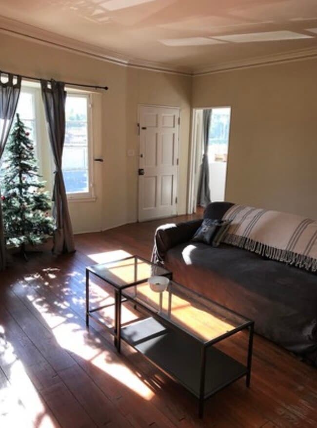 Building Photo - 5905 W 8th St