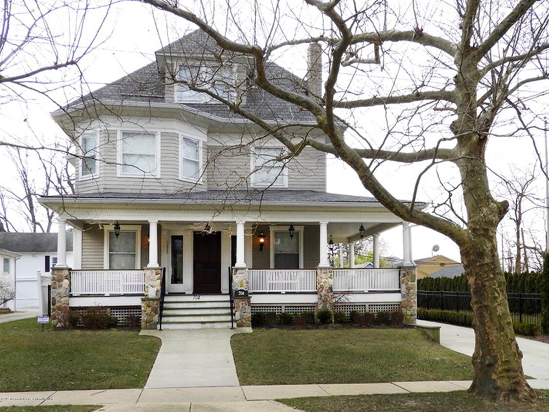 Foto principal - 704 7th Ave