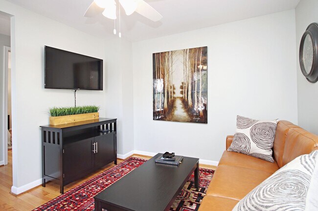 Foto del edificio - Fully Furnished, Short Term Downtown Home