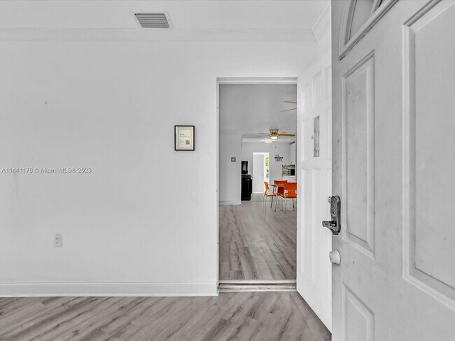 Foto del edificio - 92 NW 44th St