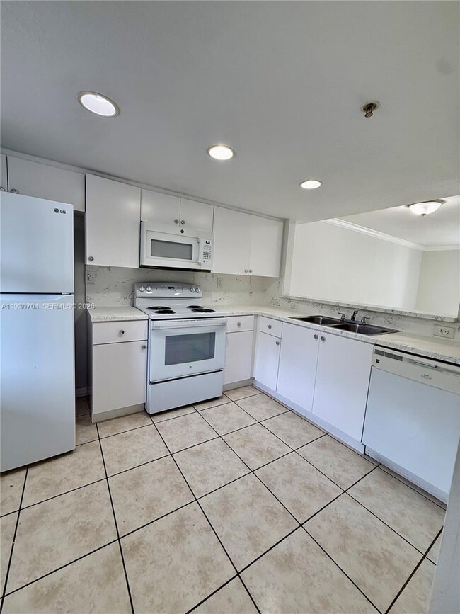 Foto del edificio - 8851 NW 112th Ave