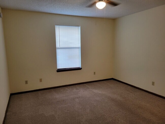 Building Photo - $1250 - 2/2 -Jefferson Square has received...