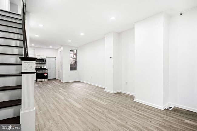 Building Photo - 5540 Harmer St