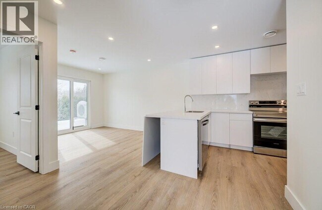 Building Photo - 19 Downey St