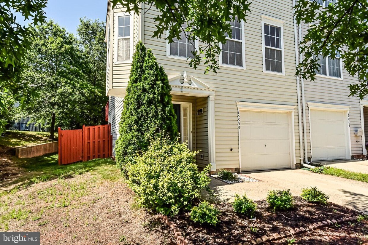 45550 Lakemont Square, Sterling, VA 20165 Townhouse for Rent in