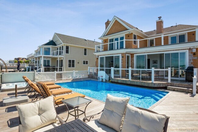 Building Photo - 676 Dune Rd