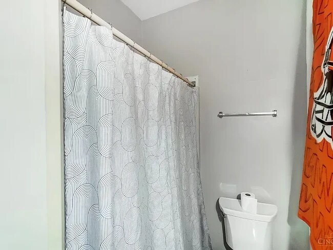 Foto del edificio - 2346 Flora St