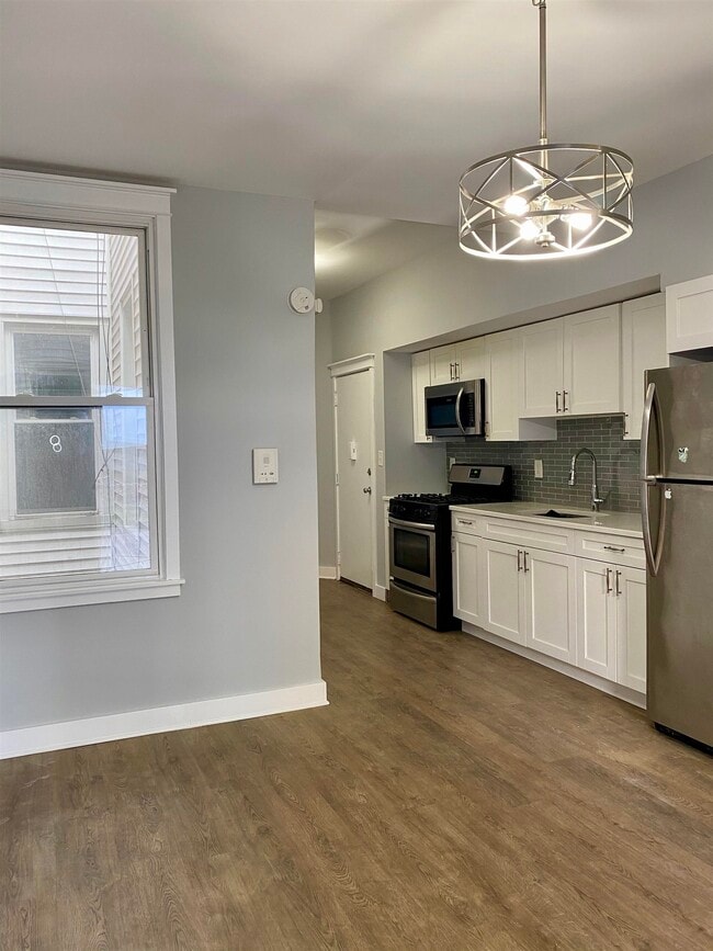 Building Photo - 116 IRVING St