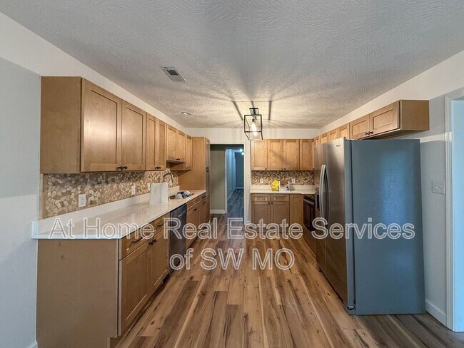 Foto del edificio - 2624 E Cherry St