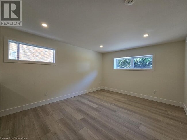 Building Photo - 404 Forest Hill Dr