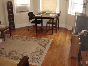 Building Photo - 239 Kelton St