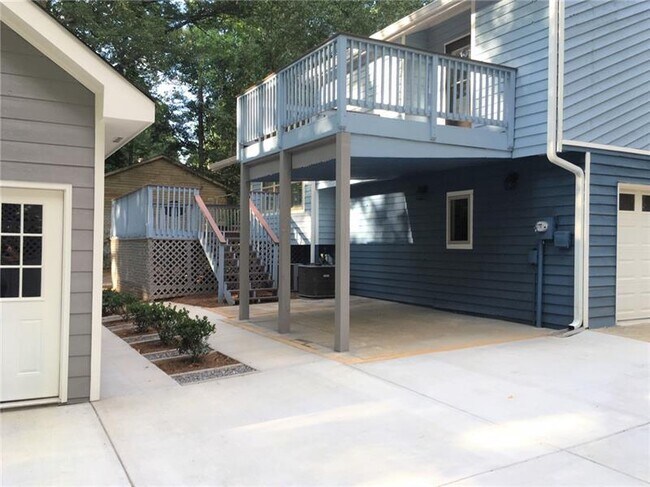 Building Photo - 3404 Vinings North Trail SE