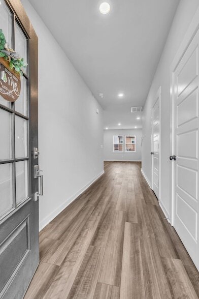 Foto del edificio - 1020 Baltusrol Ln