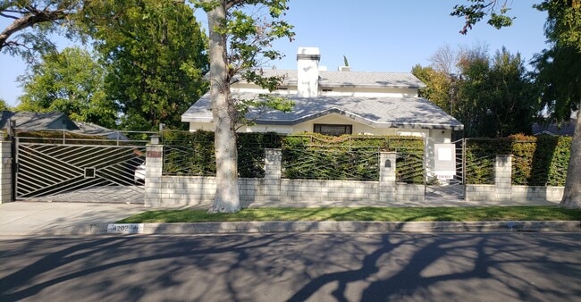 Building Photo - 4202 Woodman Ave