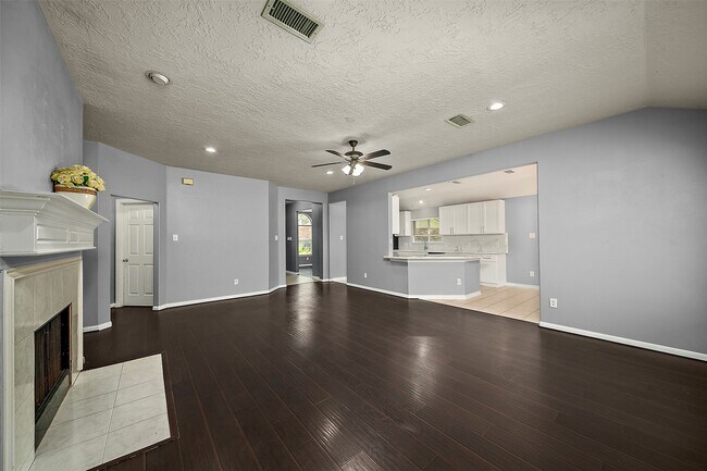 Building Photo - 10 S Willow Point Cir
