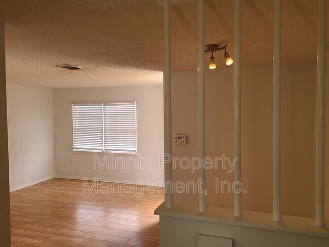 Building Photo - 210 N Glenwood Dr