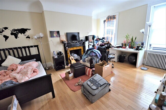 Building Photo - 589 Beacon St