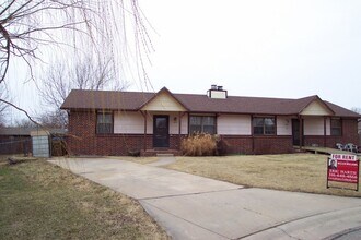 Building Photo - 437-439 Countryside Ct N