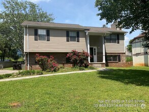 Building Photo - 1821 Penwood Dr