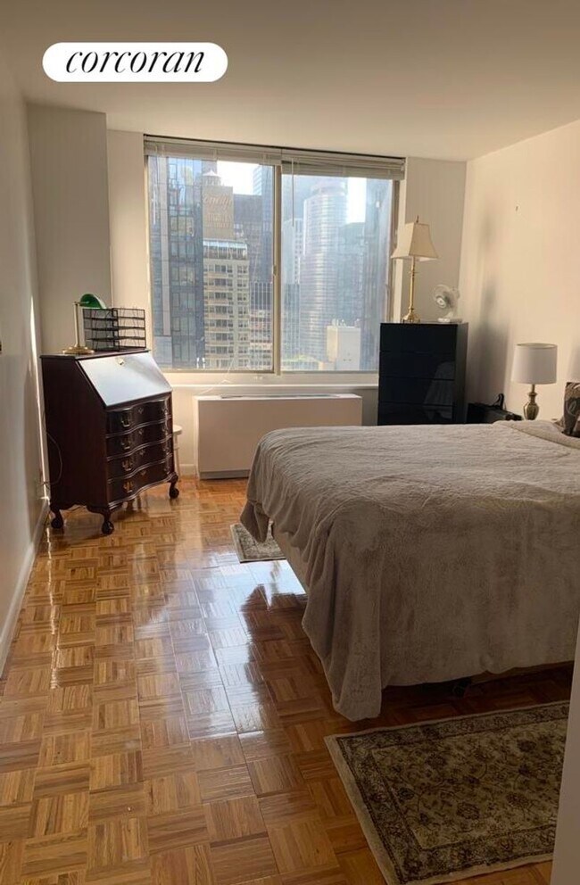 Foto del edificio - 145 E 48th St