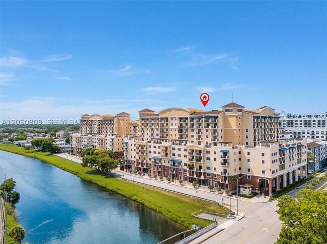 Foto del edificio - 8390 SW 72nd Ct