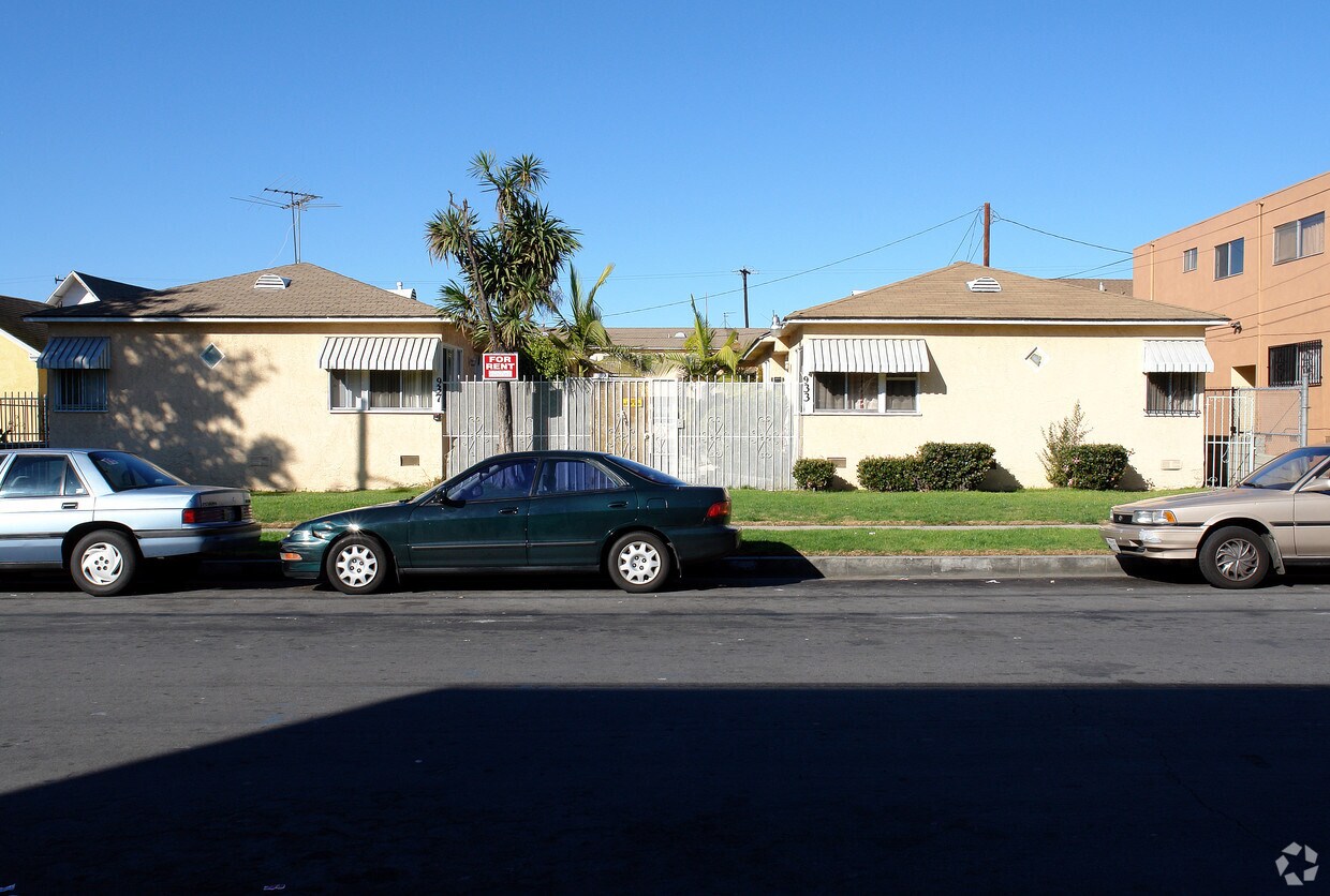 Primary Photo - 933-937 Larch St