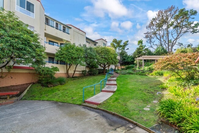 Building Photo - Cutest Condo on the Market!