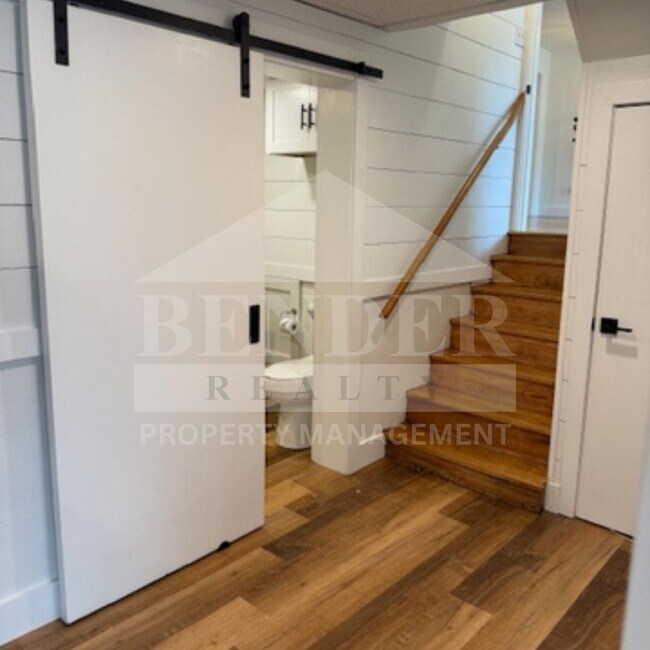 Foto del edificio - BEAUTIFUL REMODELED HOME