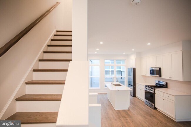 Building Photo - 2136 Tysons Ridgeline Rd