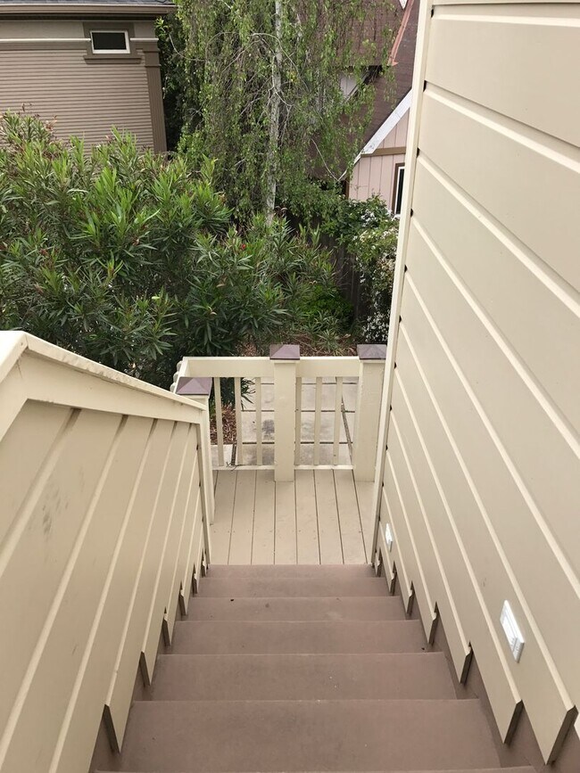 Building Photo - 1763 Santa Barbara Ave